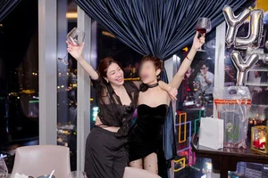 How Vietnamese Celebrities Celebrated New Year’s Eve: Glitz, Glamour, and Intimate Moments - image 4