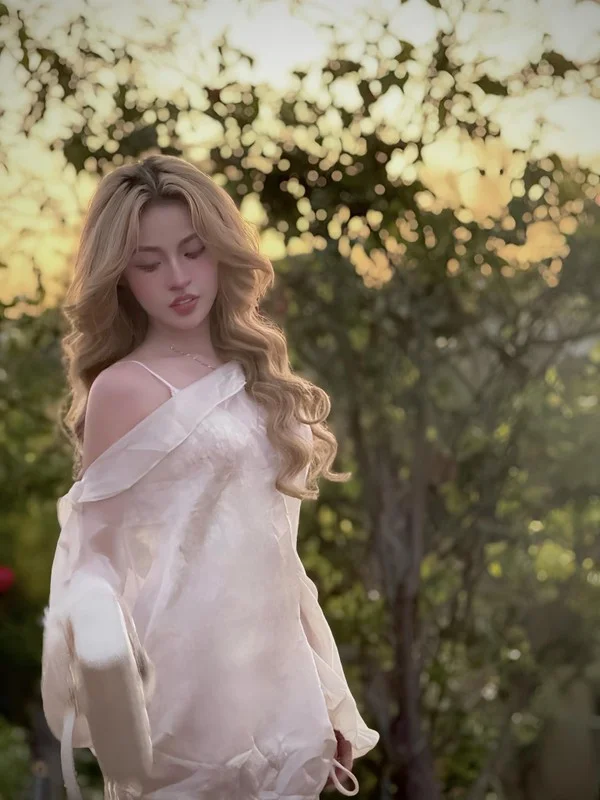 Viral Influencer Tran Thanh Tam Shares Heartwarming Pregnancy Surprise for Her Husband