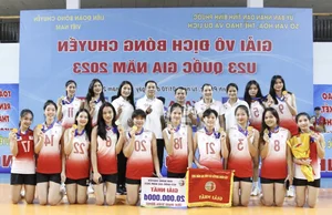 Rising 16-Year-Old Volleyball Star Pham Quynh Huong Goes Viral - image 7