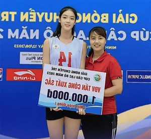 Rising 16-Year-Old Volleyball Star Pham Quynh Huong Goes Viral - image 3