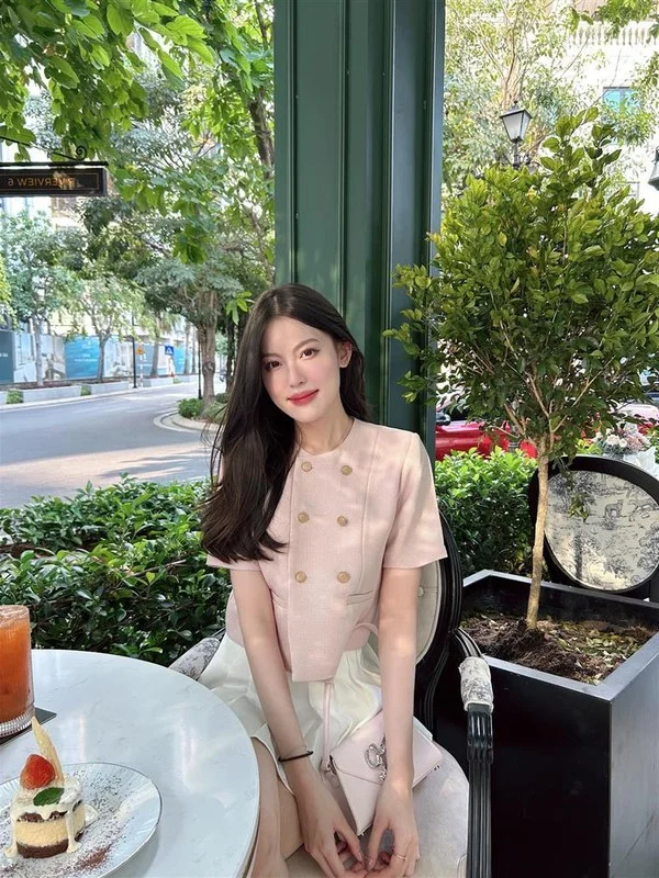 Unveiling the Family Background of Rapper HIEUTHUHAI's Girlfriend