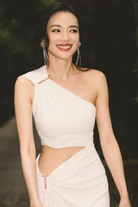 Timeless Beauty Shu Qi Embraces Natural Aging and Bare Face Flaws - image 4