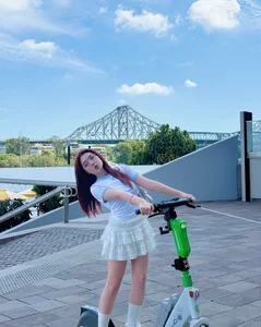 Arena of Valor Host Stuns Netizens with Sizzling Bikini Look - image 1