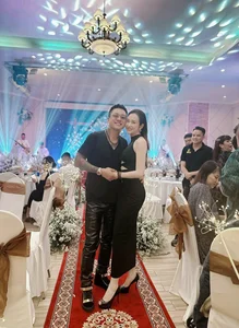 Huong Baby Showcases Elegant Wedding Guest Style While Respecting the Bride’s Spotlight - image 2