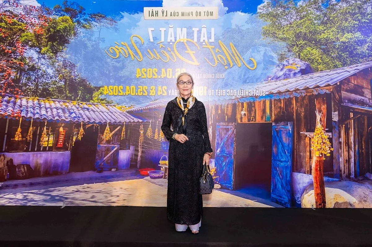 Heartwarming Moment: Ly Hai’s 99-Year-Old Mother Attends Movie Premiere