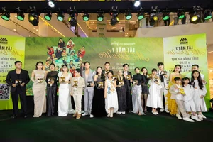 Heartwarming Moment: Ly Hai’s 99-Year-Old Mother Attends Movie Premiere - image 1