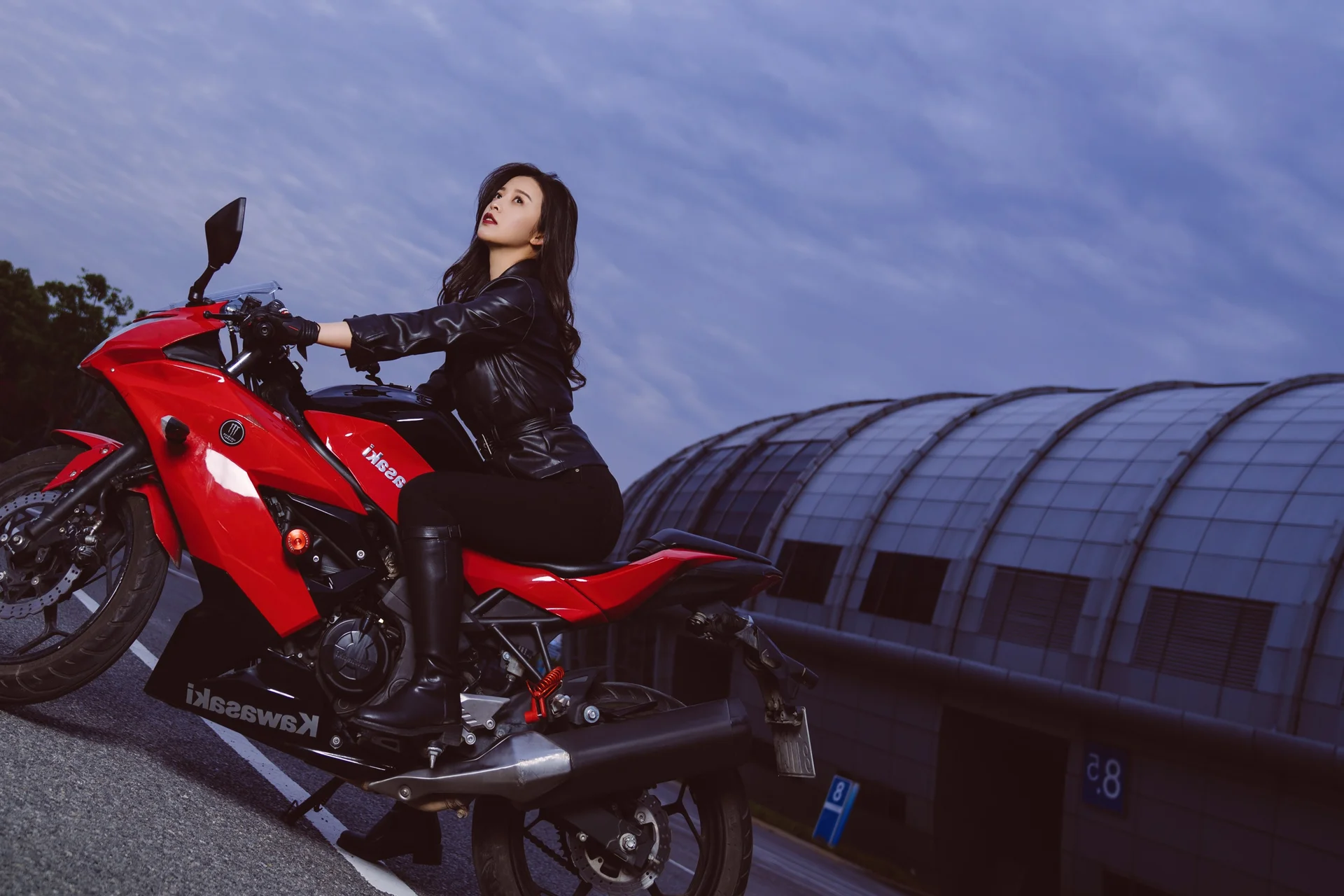 Sweet and Spicy Motorcycle Photoshoot: Fan Miaomiao and Jiner