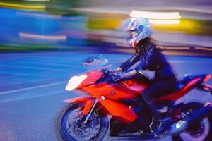 Sweet and Spicy Motorcycle Photoshoot: Fan Miaomiao and Jiner - image 1