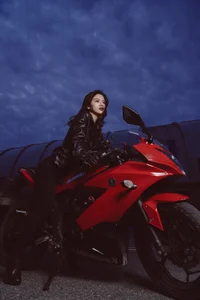 Sweet and Spicy Motorcycle Photoshoot: Fan Miaomiao and Jiner - image 6