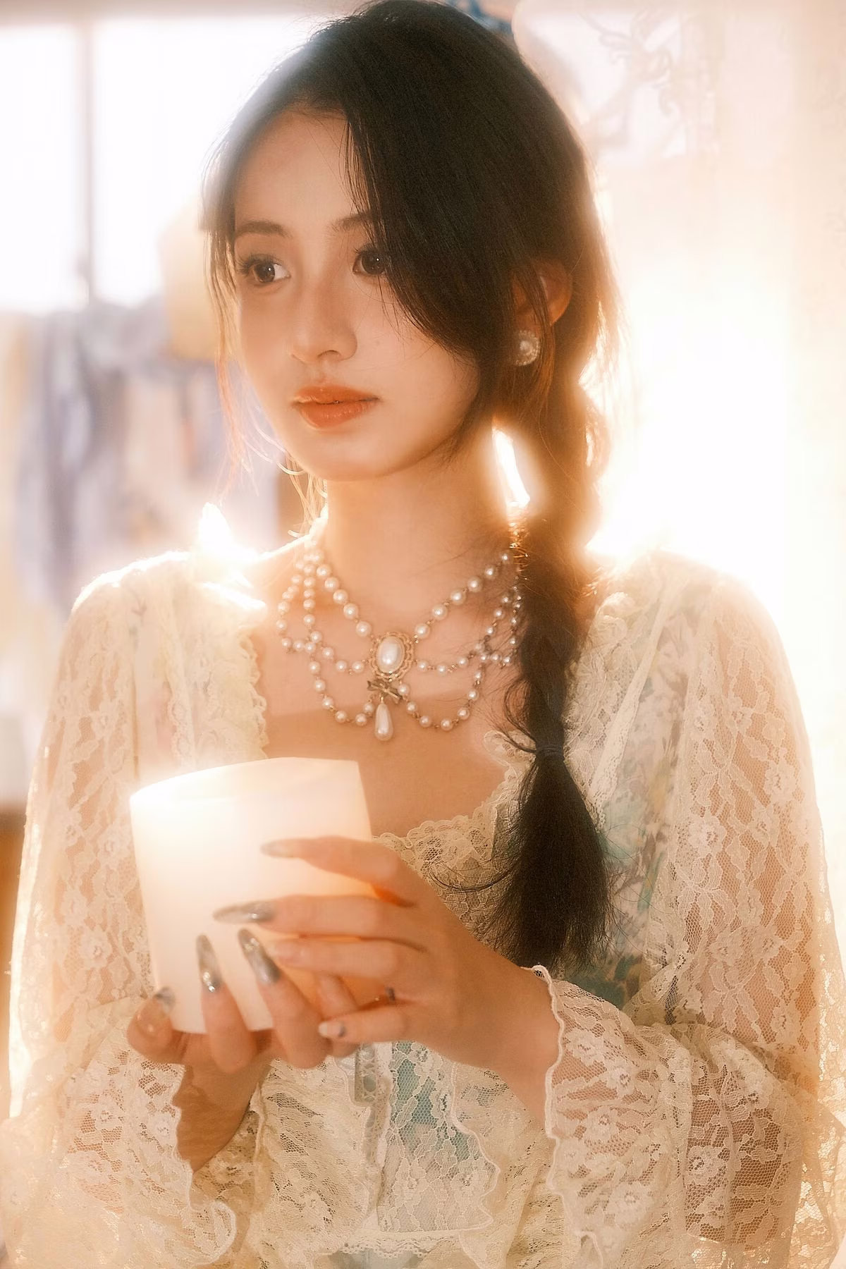 Q Pao Xiao Xuan Vol.8274 Portrait: Elegant, Dreamy Beauty in YiTuYu's Soft Light