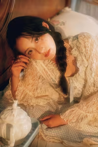 Q Pao Xiao Xuan Vol.8274 Portrait: Elegant, Dreamy Beauty in YiTuYu's Soft Light - image 1