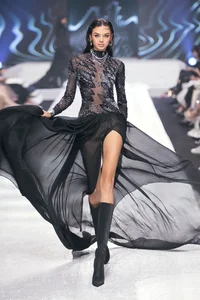 Lương Thùy Linh and Miss World Headline Lê Thanh Hòa’s Spectacular Fashion Show - image 6