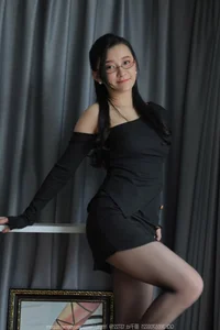 Modern Style and Sophistication with Qiu Qiu in IESS No.1667 Collection - image 2