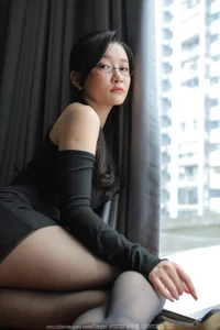 Modern Style and Sophistication with Qiu Qiu in IESS No.1667 Collection - image 5