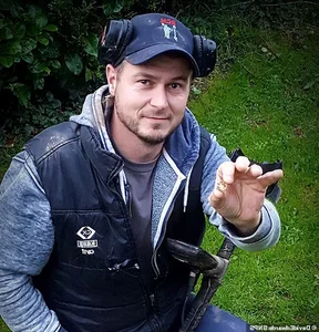 Hobbyist Using Metal Detector Discovers Incredible 3,000-Year-Old Treasure Hoard - image 5