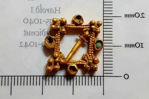 Hobbyist Using Metal Detector Discovers Incredible 3,000-Year-Old Treasure Hoard - image 6