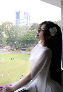 Saigon's Top Fashion Icon Shares Stunning Beach Vacation Moments and Summer Style Inspiration - image 3