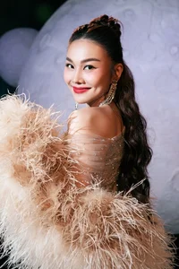 Ho Ngoc Ha and Thanh Hang Meet Thai Star Mai Davika - image 12