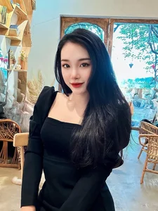 The Stunning Beauty of CAHN FC Star Wife: A True Celebrity Aura - image 6
