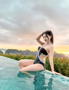 The Stunning Beauty of CAHN FC Star Wife: A True Celebrity Aura - image 3