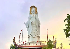 Sustainable Spirituality: Discover the Unique Temple Built Entirely from Thousands of Plastic Bottles - image 5