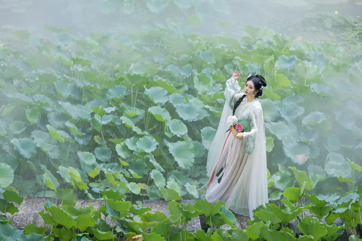 Art Language Vol.5163 Shen Shi Si: A Study in Elegance and Modernity