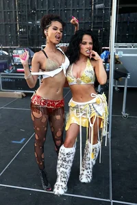Iconic Celebrity Fashion Trends and Bold Style Statements at Major Global Music Festivals - image 6