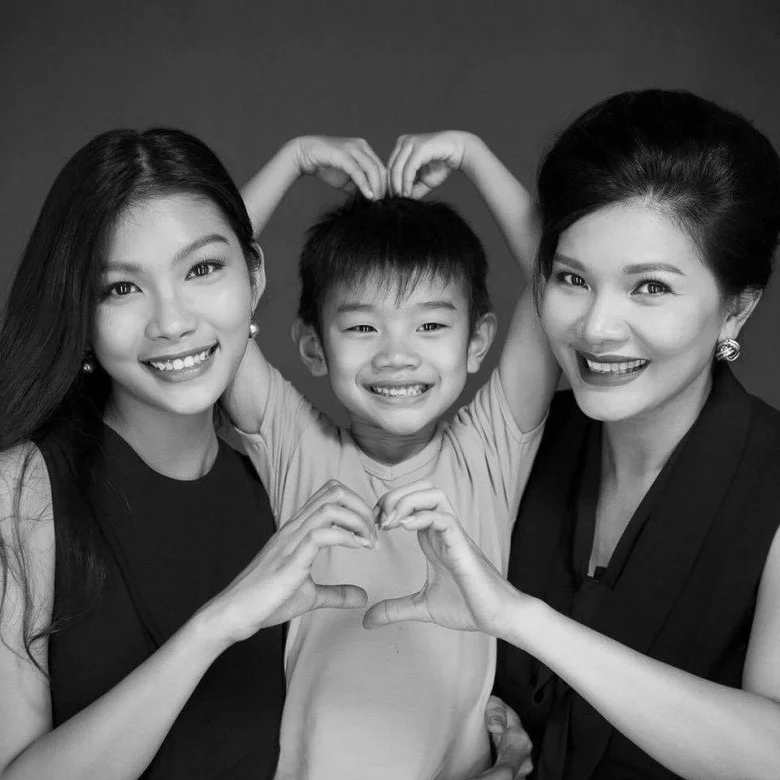 The Captivating Legacy of a Cinema Icon: Exploring the Timeless Beauty and Pure Grace of a Star’s Daughter