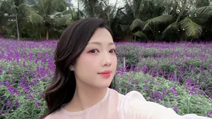 Gentle Beauty Amidst White Cosmos Field A Serene Moment - image 11