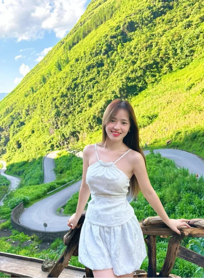 The Remarkable 8-Year Transformation of Ha Giang’s Famous Pear-Selling Girl