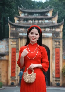 The Remarkable 8-Year Transformation of Ha Giang’s Famous Pear-Selling Girl - image 2