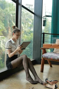 Elegant Professional Fashion with Jiu Mei: IESS Stockings and Office Style Gallery - image 6