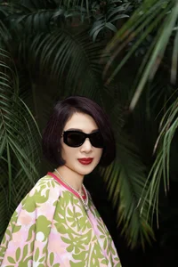 Miss Sport Thu Huong Makes Elegant Modeling Comeback After 30 Years - image 2