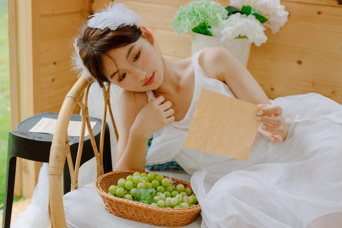 Contemporary Portrait Art: YiTuYu Art Language Vol.5588 Featuring Yu Er