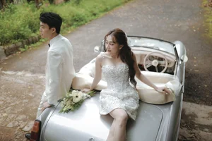 Actress Phuong Lan Shares Romantic Wedding Photos with Her Younger Partner - image 6