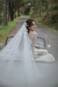 Actress Phuong Lan Shares Romantic Wedding Photos with Her Younger Partner - image 10