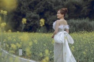 Actress Phuong Lan Shares Romantic Wedding Photos with Her Younger Partner - image 4