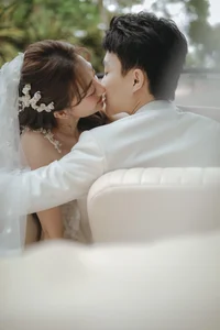 Actress Phuong Lan Shares Romantic Wedding Photos with Her Younger Partner - image 8