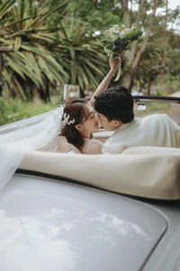 Actress Phuong Lan Shares Romantic Wedding Photos with Her Younger Partner - image 1