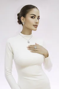 Famous Vbiz Moms Turn Heads Internationally Alongside Thai Star Mai Davika - image 11