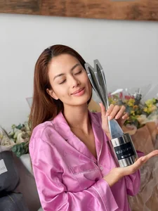 Famous Vbiz Moms Turn Heads Internationally Alongside Thai Star Mai Davika - image 8