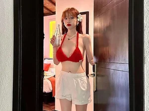 Korean Star Spotted at Nha Trang Night Market: Where is She Now? - image 0