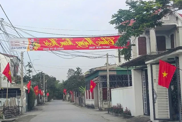 Discovering the Unique Tradition of the Cay Neu Road During Tet