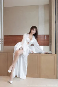 Elegant Muse: Lu Xuan Xuan Captures Modern Sophistication - image 16