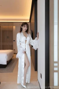 Elegant Muse: Lu Xuan Xuan Captures Modern Sophistication - image 3