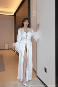 Elegant Muse: Lu Xuan Xuan Captures Modern Sophistication - image 6