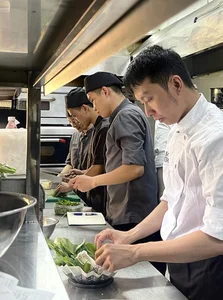 Michelin-Recommended Lotus Cuisine: A Pure Taste of Hanoi - image 2