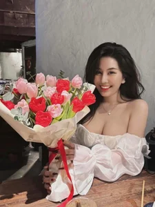 Saigon Top Hot Girl Dazzles in Daring Low-Cut Fashion Outfits - image 3