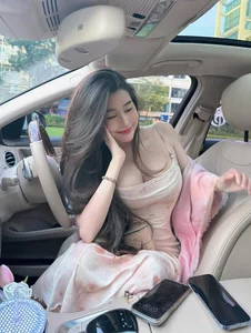 Saigon Top Hot Girl Dazzles in Daring Low-Cut Fashion Outfits - image 2