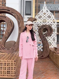 Truong Ho Phuong Nga and Vietnamese Celebrities' Holiday Fashion - image 10